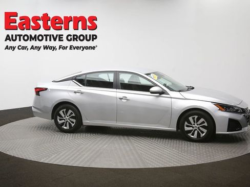 Used 2023 Nissan Altima 2.5 S FWD image 45