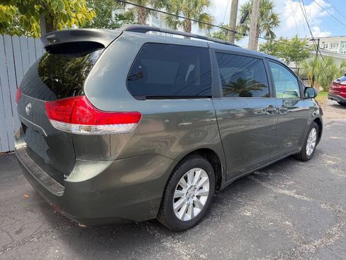 Used 2014 Toyota Sienna LE AWD/4WD image 3