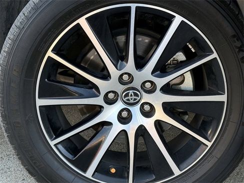 Used 2017 Toyota Highlander SE image 9