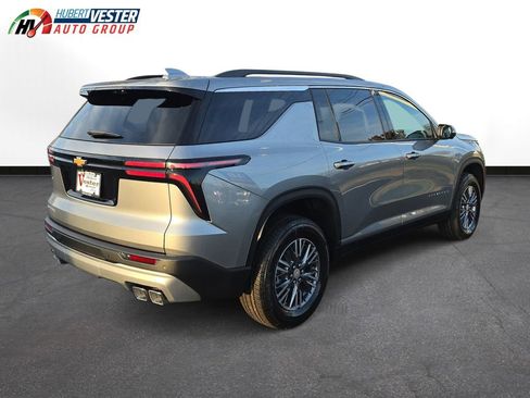 New 2026 Chevrolet Traverse LT image 2