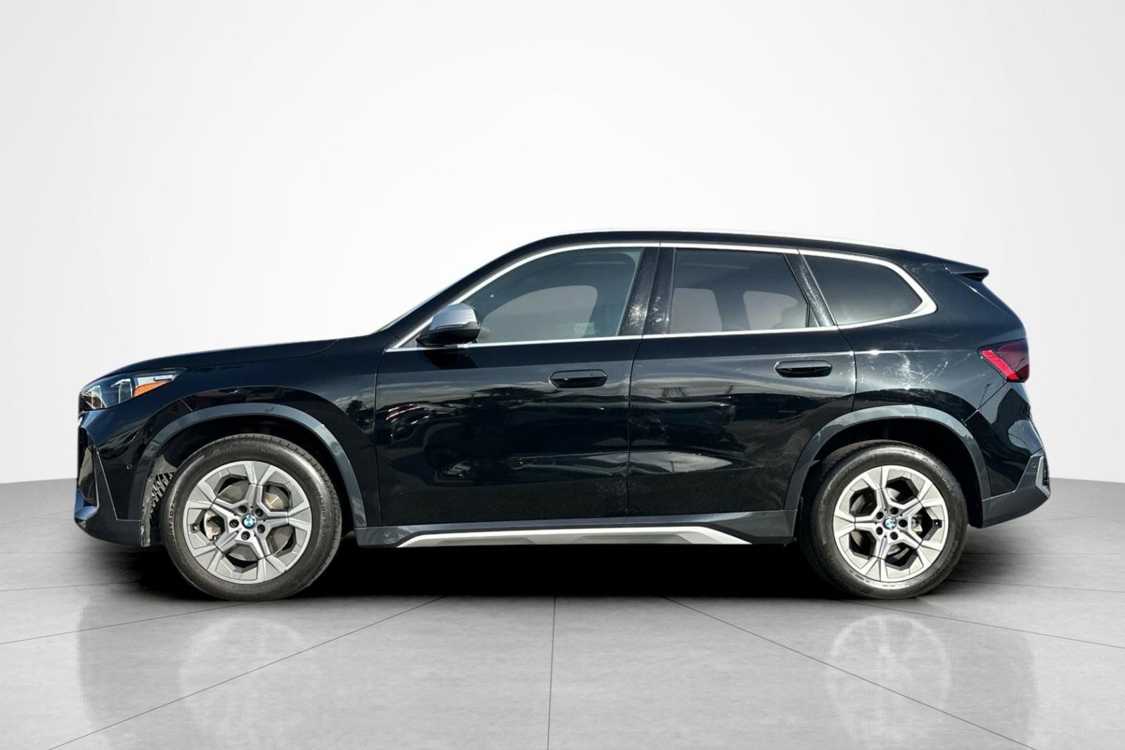 Used 2023 BMW X1 xDrive28i w/ Convenience Package AWD/4WD image 2
