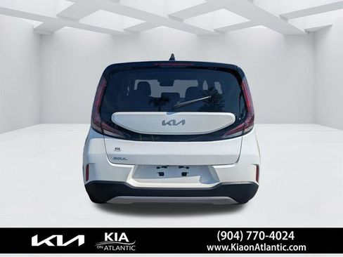 Used 2025 Kia Soul LX w/ LX Technology Package FWD image 4