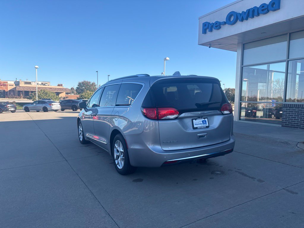 Used 2019 Chrysler Pacifica Touring-L Plus FWD image 7
