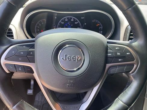 Used 2021 Jeep Grand Cherokee Laredo X AWD/4WD image 19