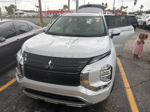 Used 2024 Mitsubishi Outlander SEL FWD image 2