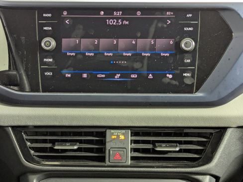 Used 2022 Volkswagen Taos SE FWD image 16