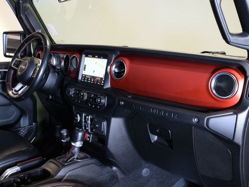 Used 2021 Jeep Wrangler Unlimited Rubicon AWD/4WD image 32