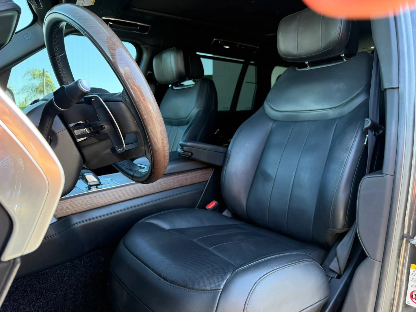 Used 2025 Land Rover Range Rover Long Wheelbase Autobiography AWD/4WD image 12
