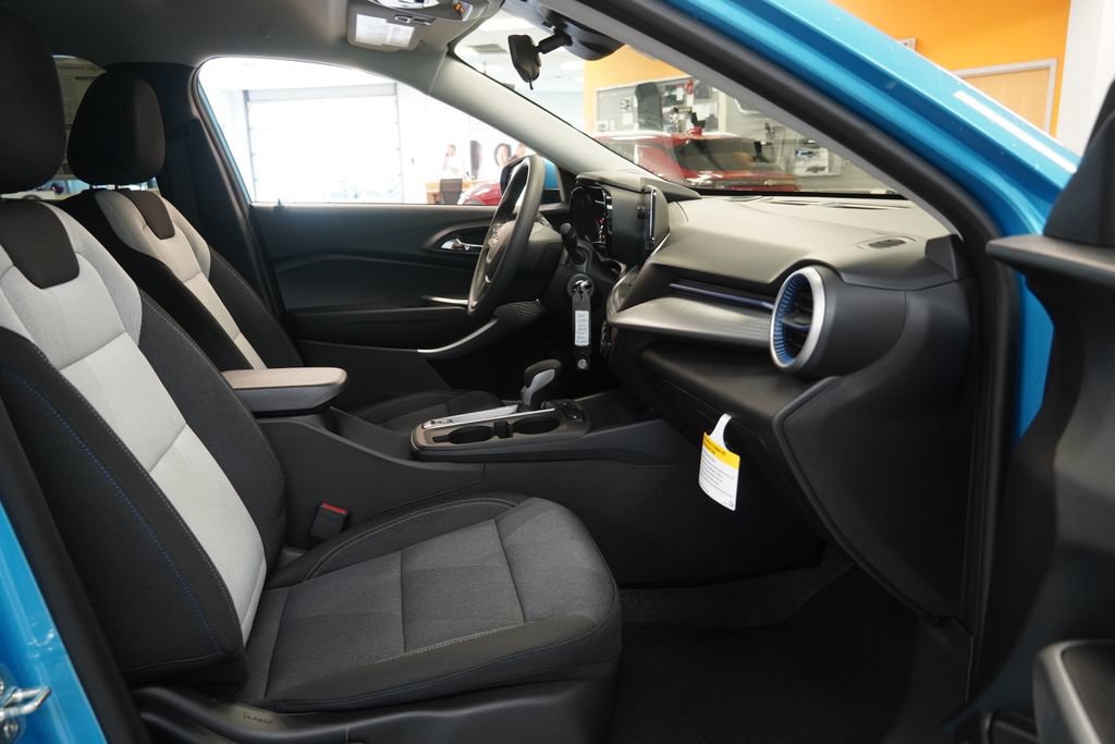New 2026 Chevrolet Trax LS w/ LS Convenience Package FWD image 31