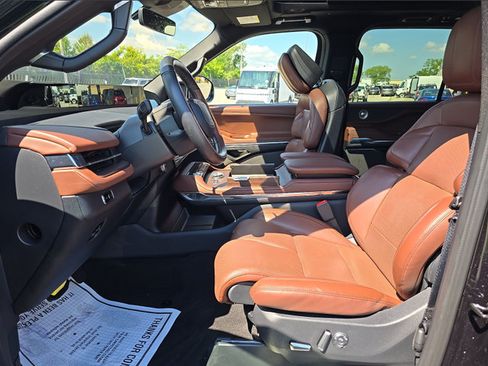 Used 2025 Lincoln Navigator L Reserve AWD/4WD image 13