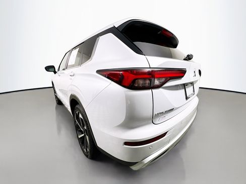 Used 2024 Mitsubishi Outlander SE image 8