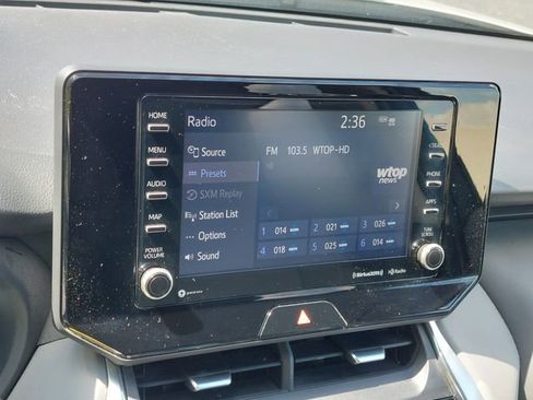 Used 2022 Toyota Venza LE image 38