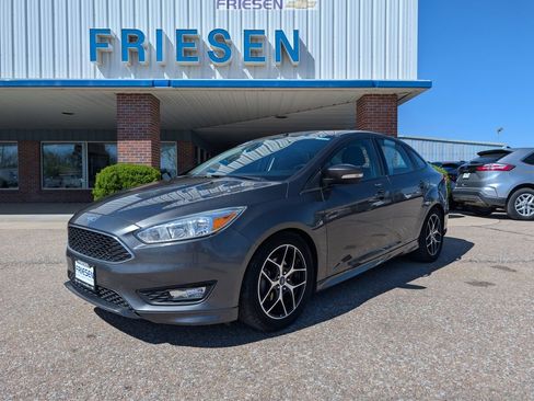 Used 2016 Ford Focus SE w/ SE Sport Package FWD image 1