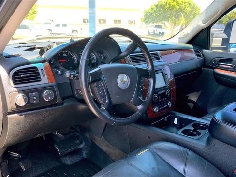 Used 2008 Chevrolet Suburban 2500 LT AWD/4WD image 16