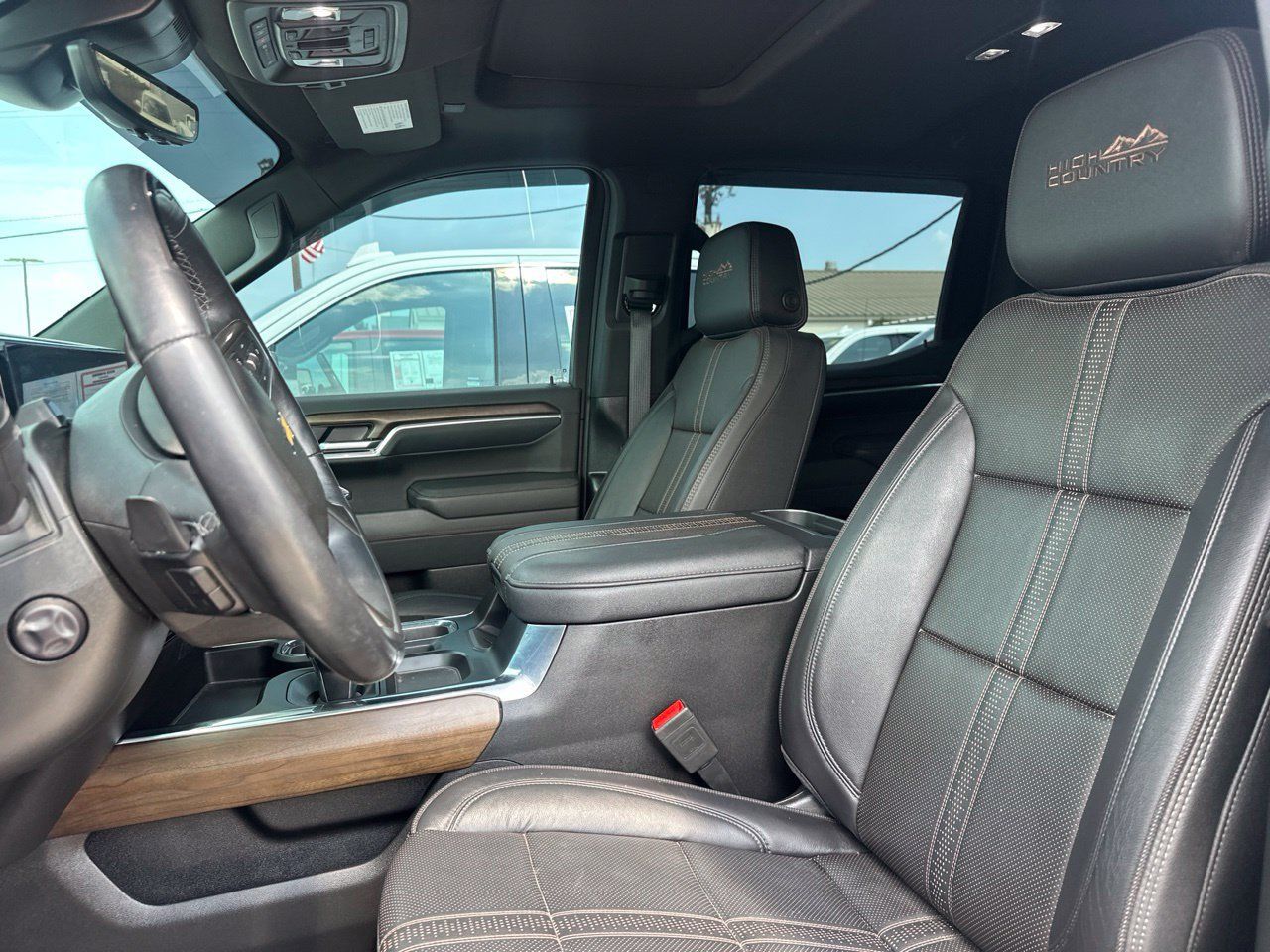 Used 2025 Chevrolet Silverado 1500 High Country AWD/4WD image 8