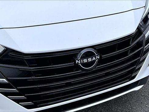 Used 2024 Nissan Versa S w/ Trunk Package image 27