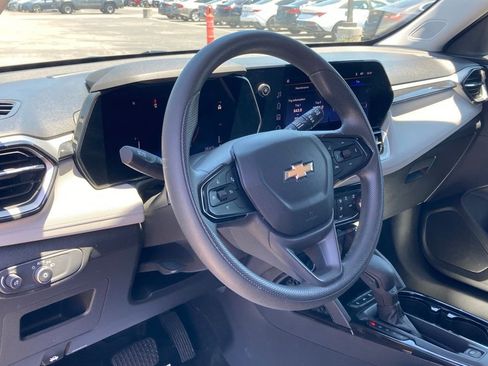 Used 2025 Chevrolet TrailBlazer LT FWD image 9