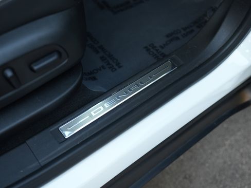 Used 2023 GMC Acadia Denali image 30