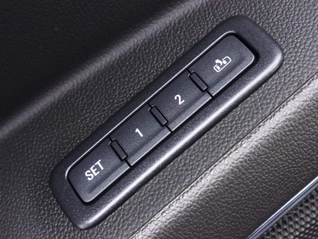 Used 2018 GMC Yukon SLT AWD/4WD image 27