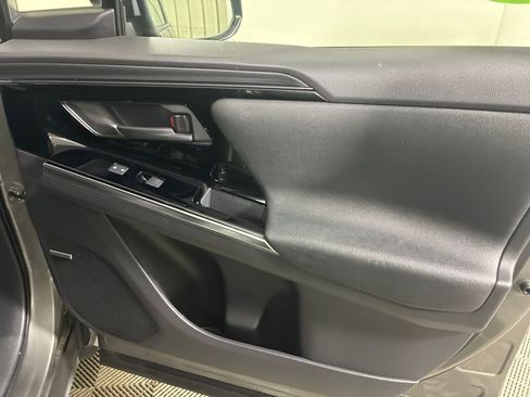 Certified 2023 Subaru Solterra Limited image 30