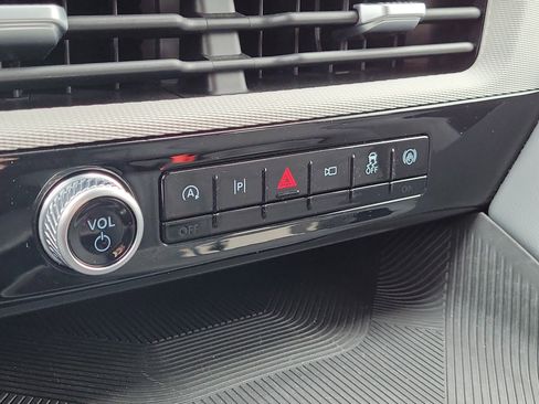 Used 2025 Ford Explorer Active image 30