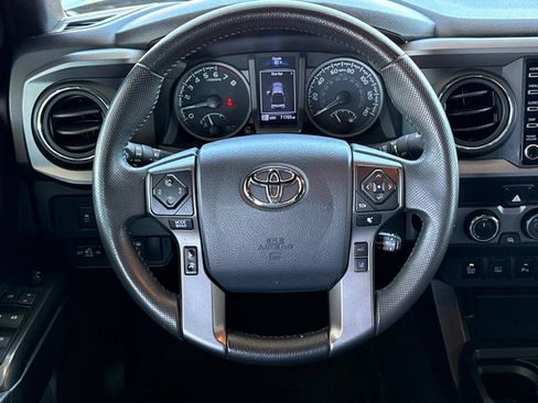 Used 2020 Toyota Tacoma TRD Sport w/ TRD Premium Sport Package AWD/4WD image 21
