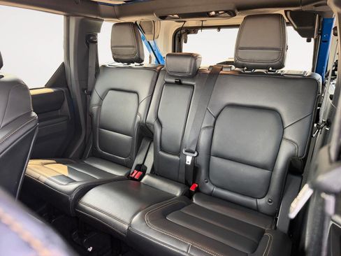 Used 2025 Ford Bronco Badlands AWD/4WD image 18