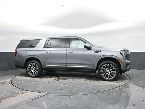 New 2026 GMC Yukon XL Denali w/ Sun & Power Step Package image 8