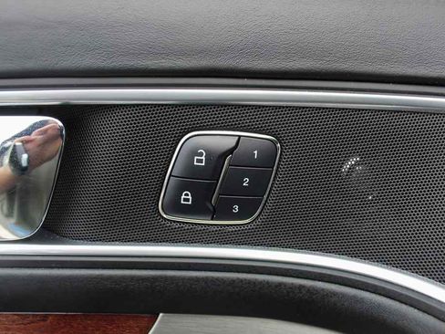 Used 2017 Ford Explorer Platinum image 11