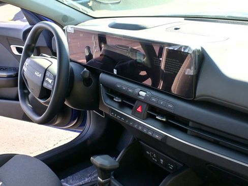 Used 2025 Kia K4 LXS image 18