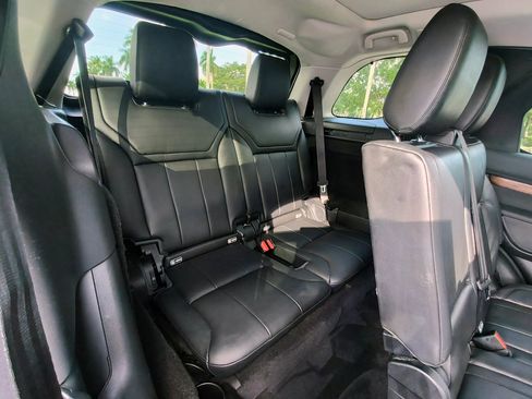 Used 2017 Land Rover Discovery HSE image 31