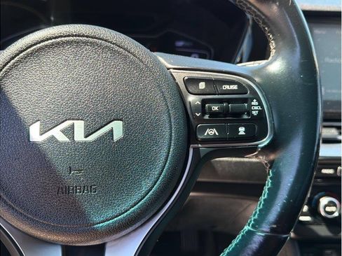 Used 2022 Kia Niro EX FWD image 10