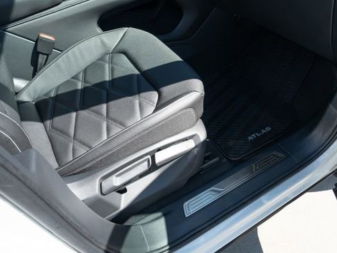New 2026 Volkswagen Atlas SE FWD image 47
