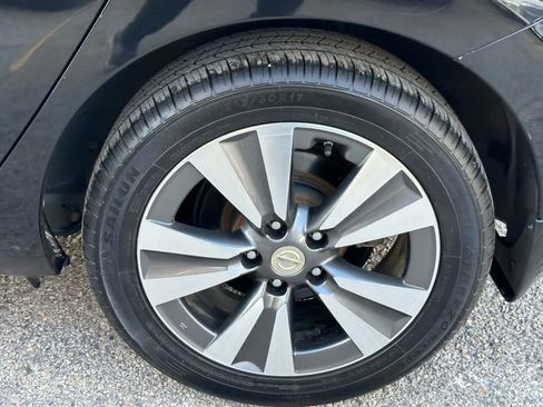 Used 2015 Nissan Leaf SL w/ Premium Package image 40