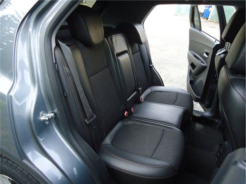 Used 2019 Chevrolet Trax LT w/ LT Convenience Package AWD/4WD image 12