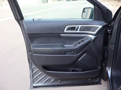 Used 2015 Ford Explorer XLT w/ Equipment Group 202A image 25