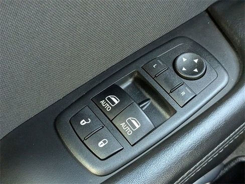 Used 2016 Dodge Challenger R/T image 25