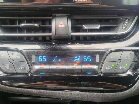 Used 2020 Toyota C-HR XLE image 31