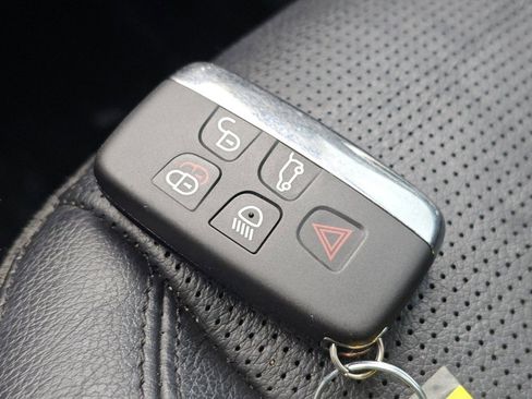 Used 2018 Land Rover Discovery Sport HSE image 33