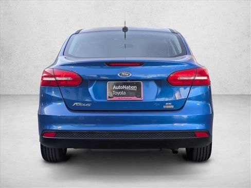 Used 2018 Ford Focus SE w/ SE Appearance Package image 7