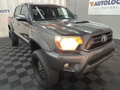 Used 2015 Toyota Tacoma 4x4 Double Cab w/ TRD Sport Package image 2