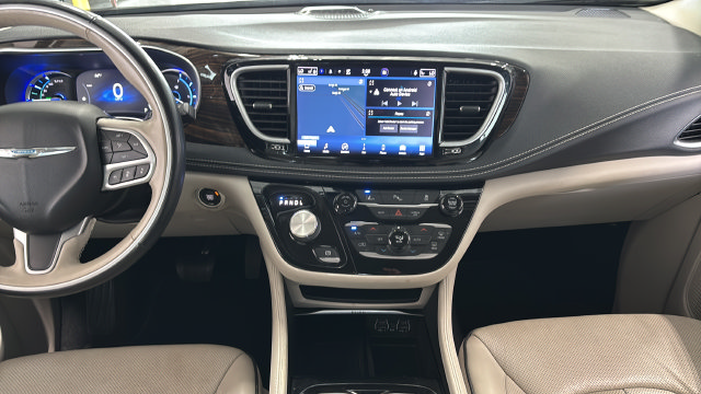 Used 2021 Chrysler Pacifica Limited FWD image 12