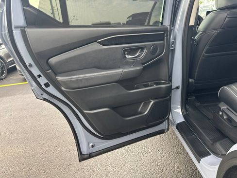 Used 2025 Honda Pilot Elite image 30