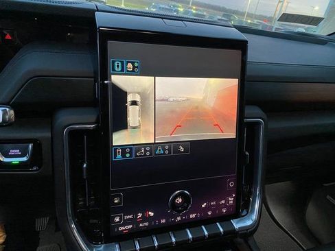 Used 2025 GMC Yukon Denali image 24