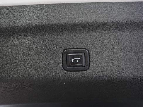 Used 2021 Chevrolet Tahoe Premier w/ Premium Package AWD/4WD image 11