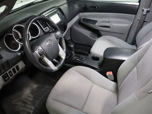 Used 2014 Toyota Tacoma PreRunner w/ Convenience Package RWD image 9