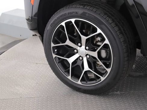 Used 2025 Jeep Grand Cherokee Summit AWD/4WD image 13