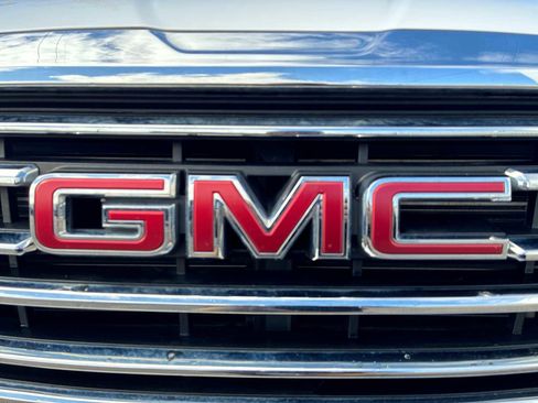 Used 2024 GMC Terrain SLT w/ LPO, Floor Liner Package image 30