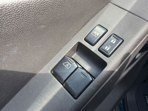 Used 2015 Nissan Frontier SV RWD image 8