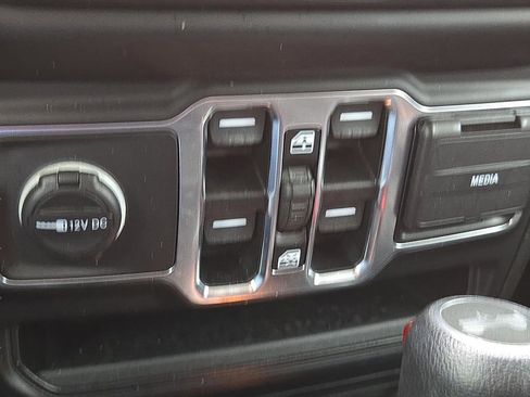 Used 2021 Jeep Wrangler Unlimited Sport image 23